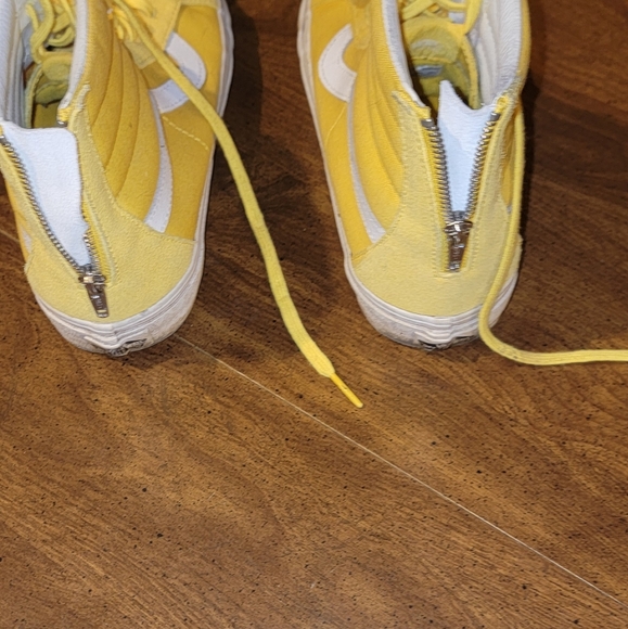 Vans - Picture 2 of 4